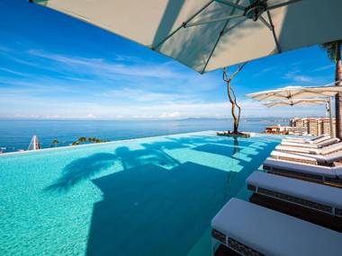 PIER 57 608 NEW Romantic Zone Charming 2BR Magic