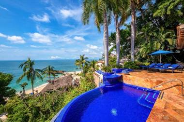 Villa in Conchas Chinas Sleeps 10 with Pool and Air Con