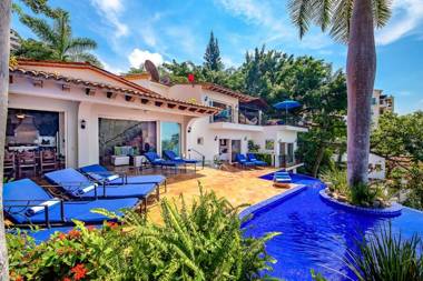 Villa in Conchas Chinas Sleeps 10 with Pool and Air Con