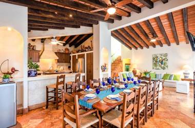 Villa in Conchas Chinas Sleeps 10 with Pool and Air Con