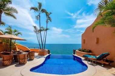 Coto San Xoaquin Villa Sleeps 6 with Pool and Air Con