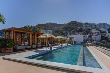 SailView 801 Romantic Zone Rooftop Pool Ocean Views