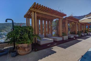 SailView 801 Romantic Zone Rooftop Pool Ocean Views