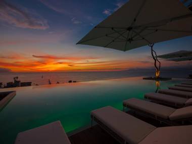 Pier57-505 Pier 57 Exclusive Corner Unit Stunning Ocean Vi