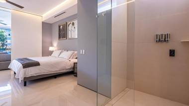 Pier57Unit411 Luxurious Ultra Chic Pier 57 Condo Romantic Zo