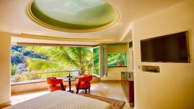 Room in Villa - Luxury Suite with Garden and Ocean view