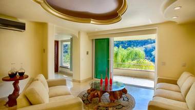 Room in Villa - Luxury Suite with Garden and Ocean view