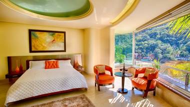 Room in Villa - Luxury Suite with Garden and Ocean view