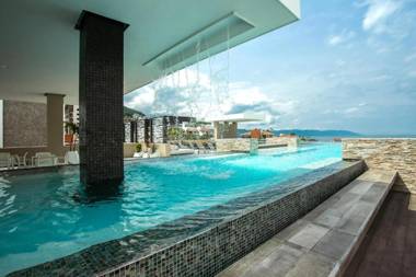 Loft 268-408 Spacious 2 Bedroom 2 Bathroom Zona Romantica