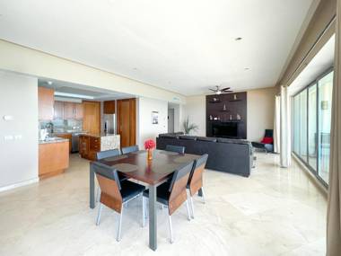 Luxurious Ocean Front Condo