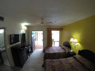 Hotel Azteca Inn