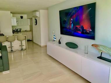 Beautiful apartment with pool gym and beach just 80 meters walk fully equipped