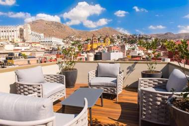 Antigua Trece Hotel Fusión