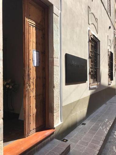 Antigua Trece Hotel Fusión