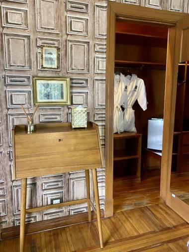 Pug Seal Polanco Anatole France