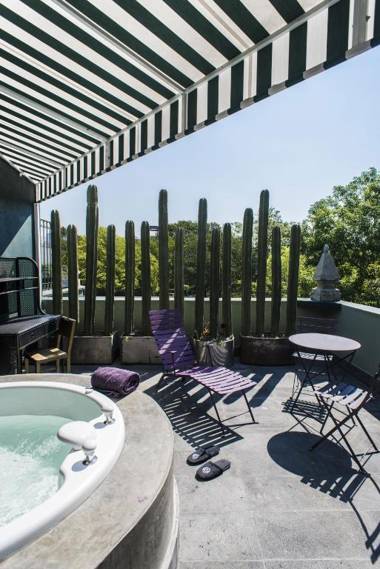 Pug Seal Polanco Anatole France