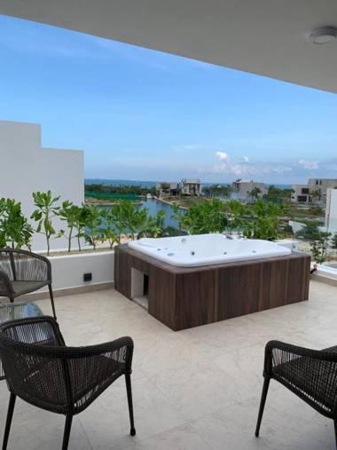 Ocean view 4 BR house- Beach Private pool&jacuzzi