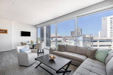 RIVA 407 Rooftop pool ocean view -close to beach!