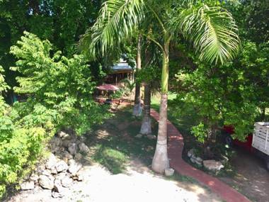 Yaxche Centro Hostal y Camping