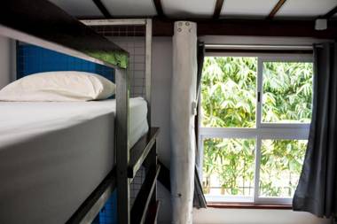 The Yak Lake House - Hostal