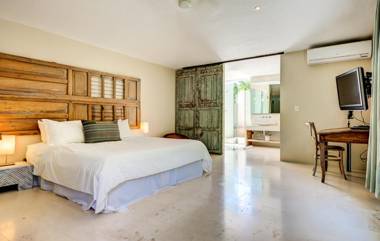 Puerto Aventuras Villa Sleeps 10 with Pool
