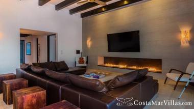 Casa Yvonne Modern Amenities near Exclusive Golf Course Sleeps 16
