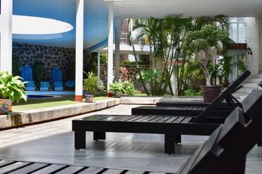 Country Hotel & Suites