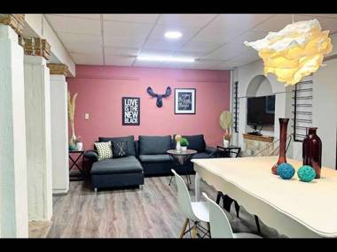 Super Cool Home Llena De Detalles