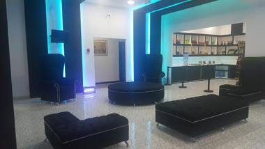 Hotel Dluxe and Suites