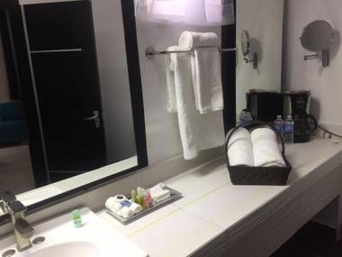 Hotel Dluxe and Suites