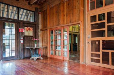 Capital O Hotel Villa Azura