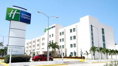 Holiday Inn Express Paraiso - Dos Bocas an IHG Hotel