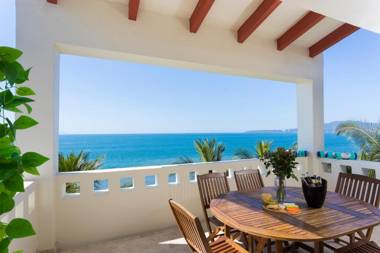 Amazing ocean view in beachfront condo Flamingos Beach Club