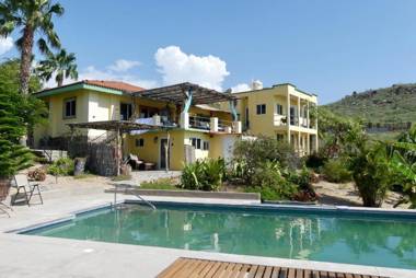 Casa Flores Casitas