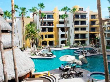 Astounding Studio Sleeps 4 with Unique Pool in Cabo