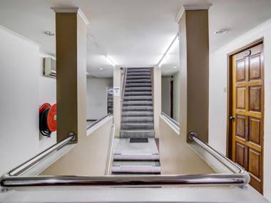 OYO 90376 Centre Point Hotel