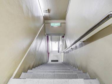 OYO 90376 Centre Point Hotel