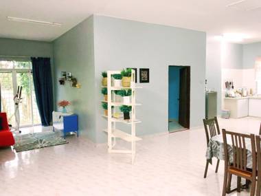 Deena Homestay (Utan Aji) Kangar