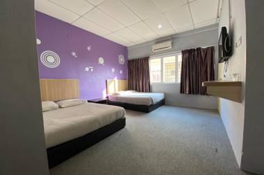 OYO 89760 Harmoni Inn Hotel