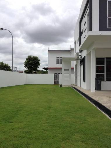 Comfort Holiday Home @ Bukit Indah