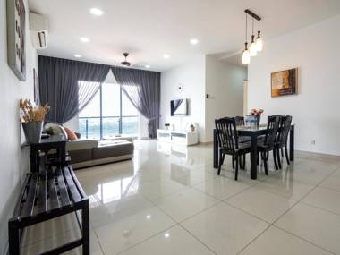 HighFloor & 2-Parking Spacious Home @ Skysuites