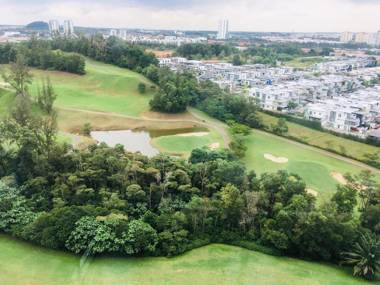 8pax Mount austin  3bedroom apartment A