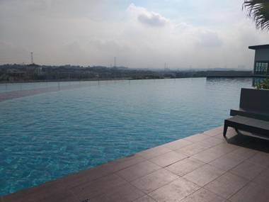 Kempas Indah Studio Homestay