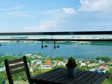 Paragon Suite Seaview Room by HomestayJB.com