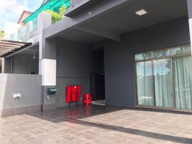 OYO 90476 Casa Azlinda Muslim Homestay I