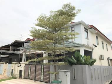 OYO Home 90532 Casa Azlinda Muslim Homestay Ii