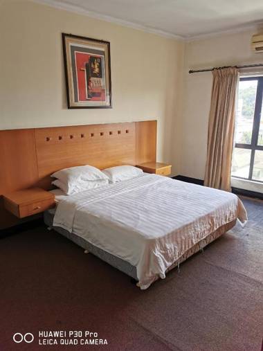 Zoomma Marina Court Condo