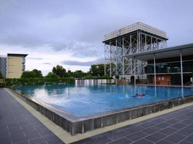Makmoor Home Sweet Swimming Pool View