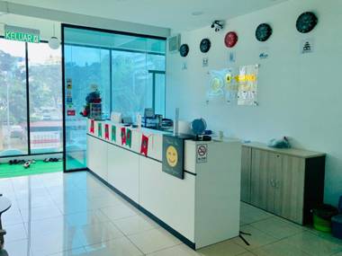 SPOT ON 89900 Jesselton Capsule Inn