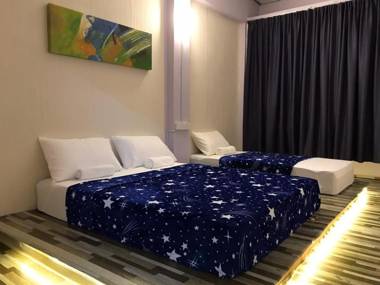 LUNAS DIY 3 PAX ROOM ONLY(SHARED BATHROOMS)